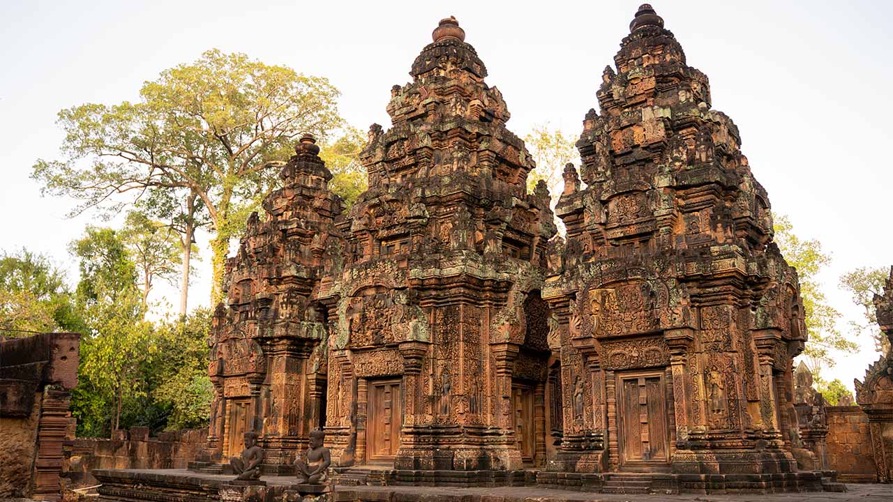 Banteay Srei temple intricate carvings